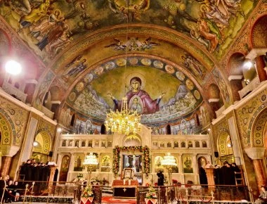 Άγνωστοι εισέβαλαν και διέκοψαν λειτουργία σε εκκλησία στην Ασκληπιού